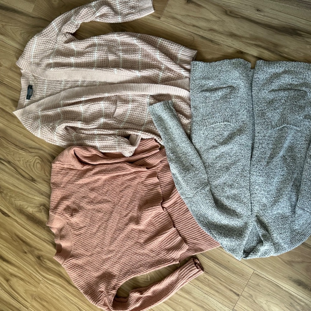 Fall tops/sweaters/cardigans - Picture 2 of 3